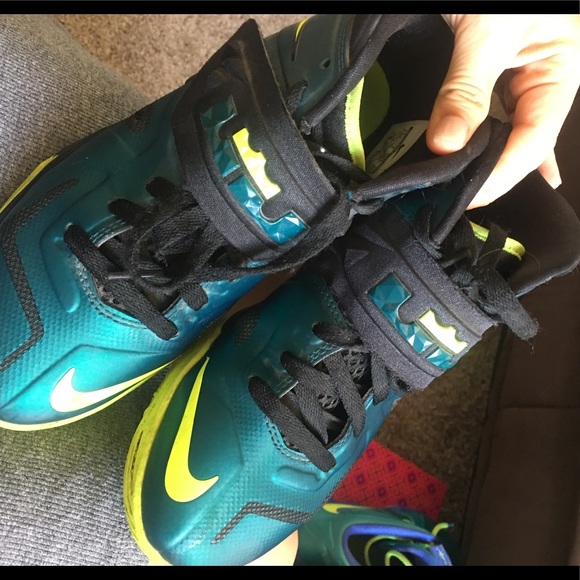 Nike lebrons - Picture 2 of 2